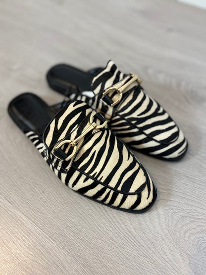 ZARA. Mules animal print textura. T 38