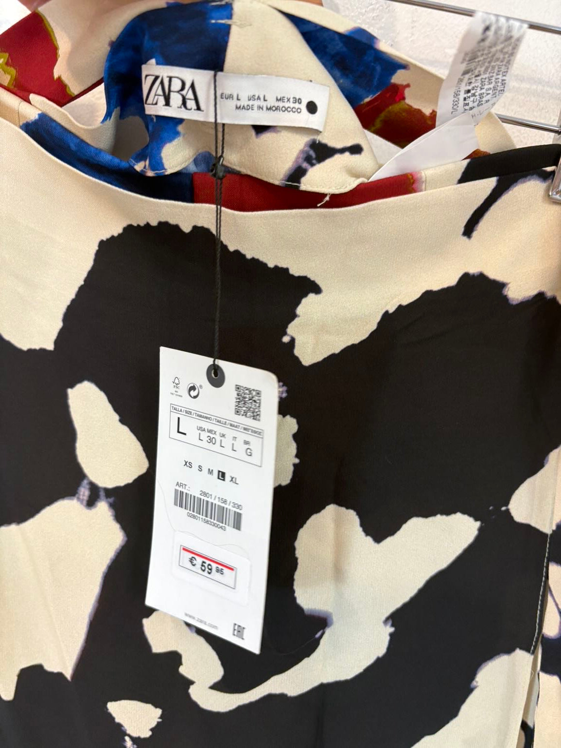 ZARA. Pantalón estampado efecto falda