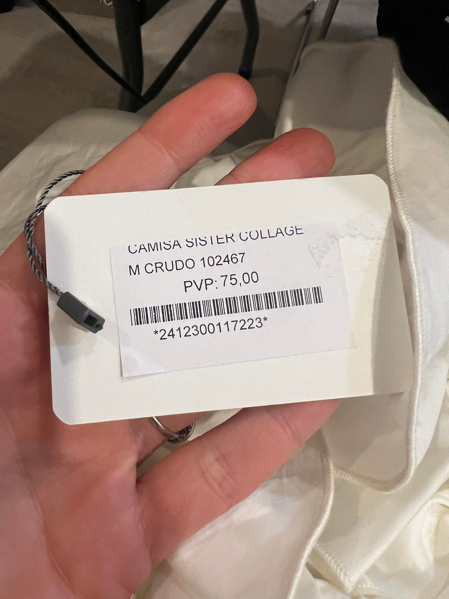 COSSY. Blusa crema volantes T.M