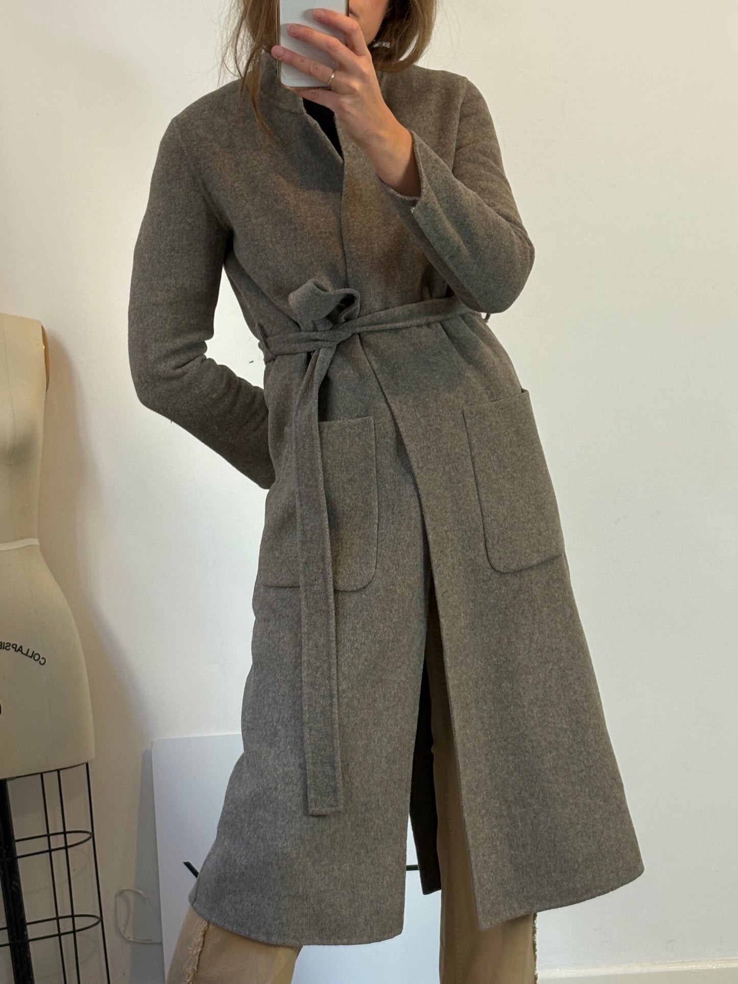 OTRAS. Abrigo largo topo