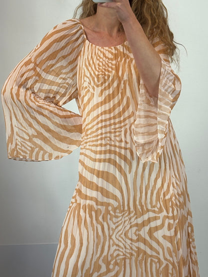 SÉZANE. Vestido plisado estampado