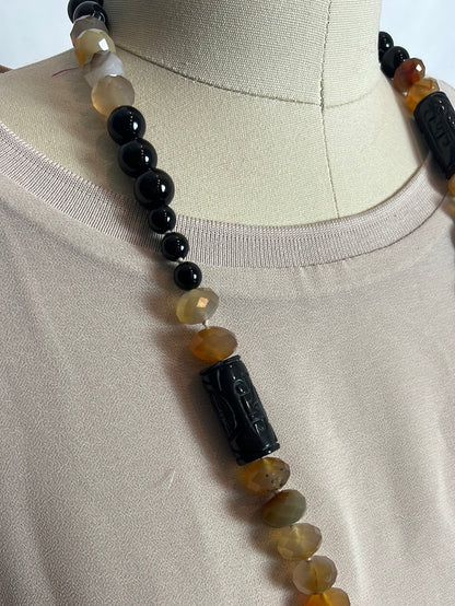 OTRAS. Collar bolas y piedras