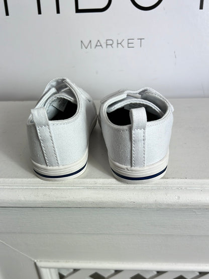 OTHERS. White velcro sneakers. Size 21