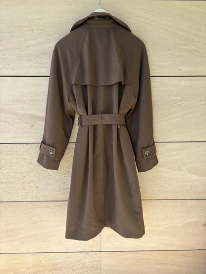 H&M. Gabardina larga verde oscuro