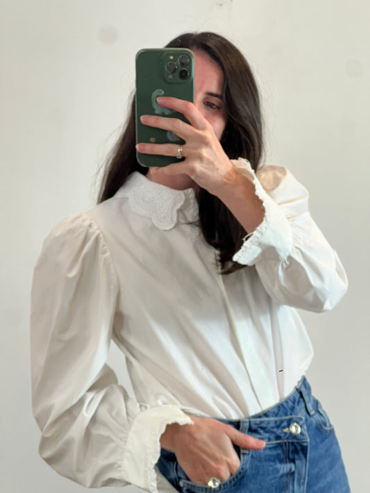 PEDRO DEL HIERRO. Blusa blanca detalle cuello