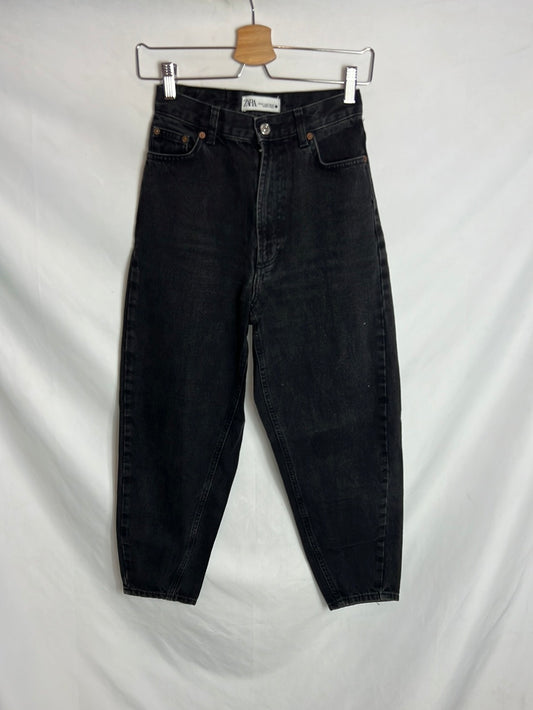 ZARA. Black slouchy denim. T 34