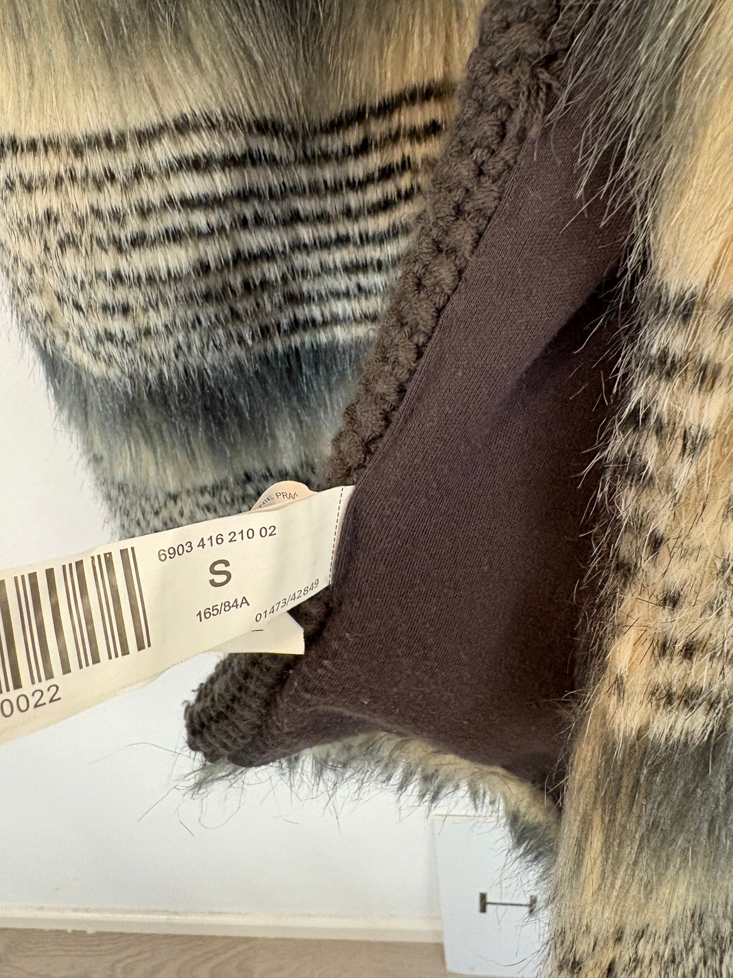 STRADIVARIUS. Chaleco pelo frontal. T S