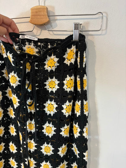 ZARA. Conjunto top y falda croché