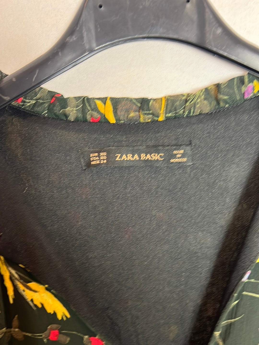 ZARA. Vestido verde flores T.xs