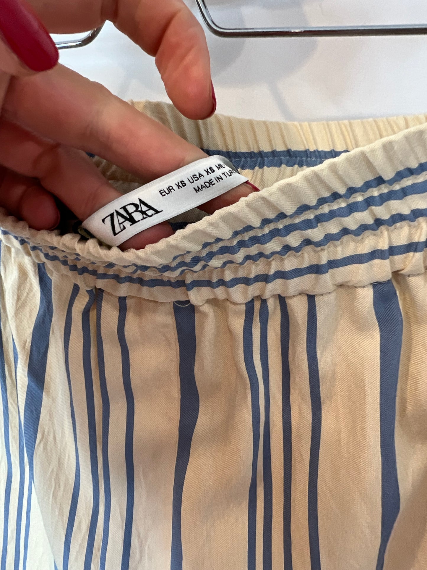 ZARA. Total look beige rayas. T XS