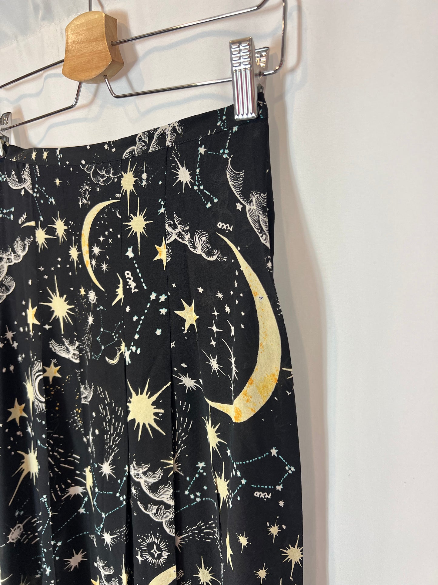 RIXO LONDON. Falda midi seda negra estampada T.s