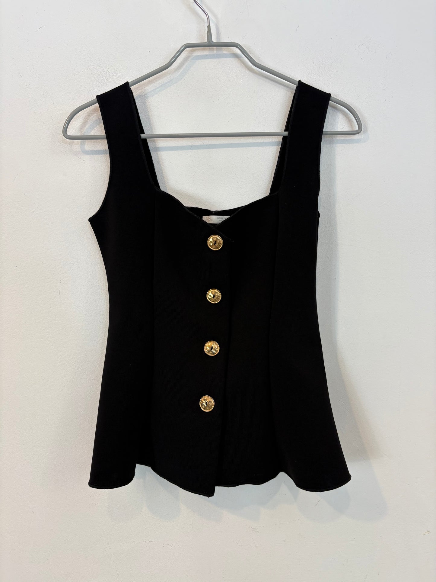 ZARA. Top negro botones dorados