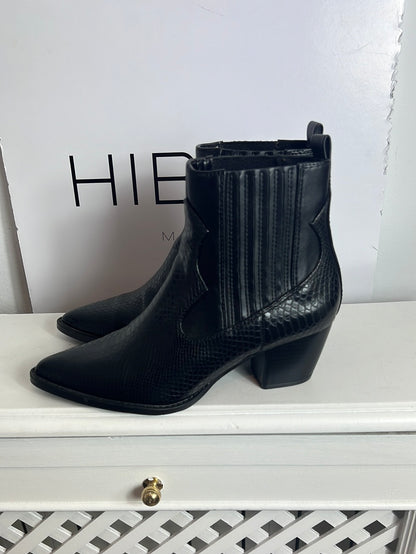 PARFOIS. Botines negros piel efecto animal print. T 38