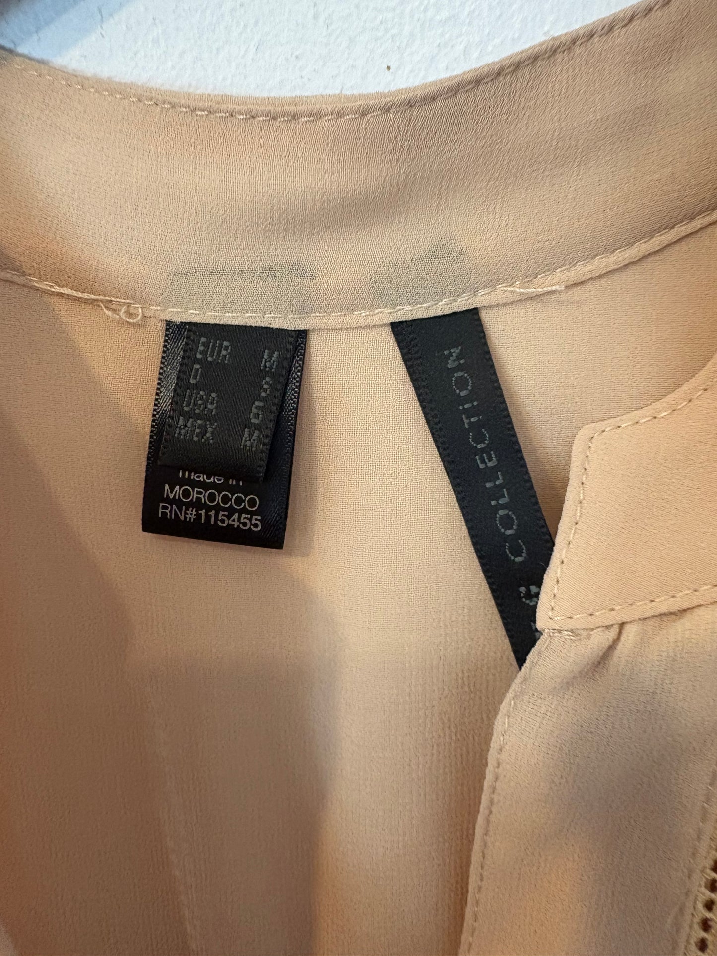 MANGO. Vestido largo vaporoso beige