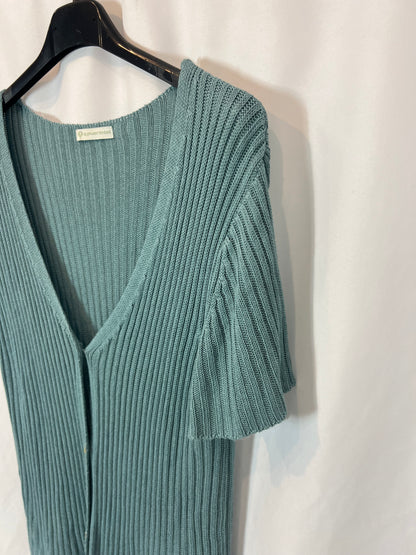 ELEPHANT ROOMS. Blue button-down ribbed top. TM