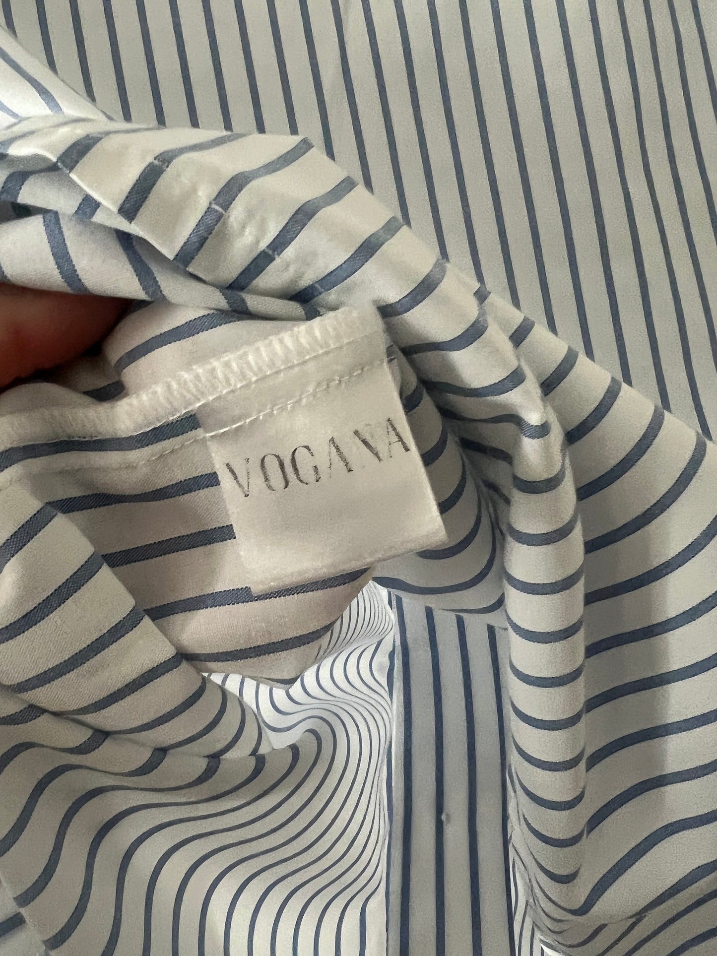 VOGANA. Blusa rayas cuello