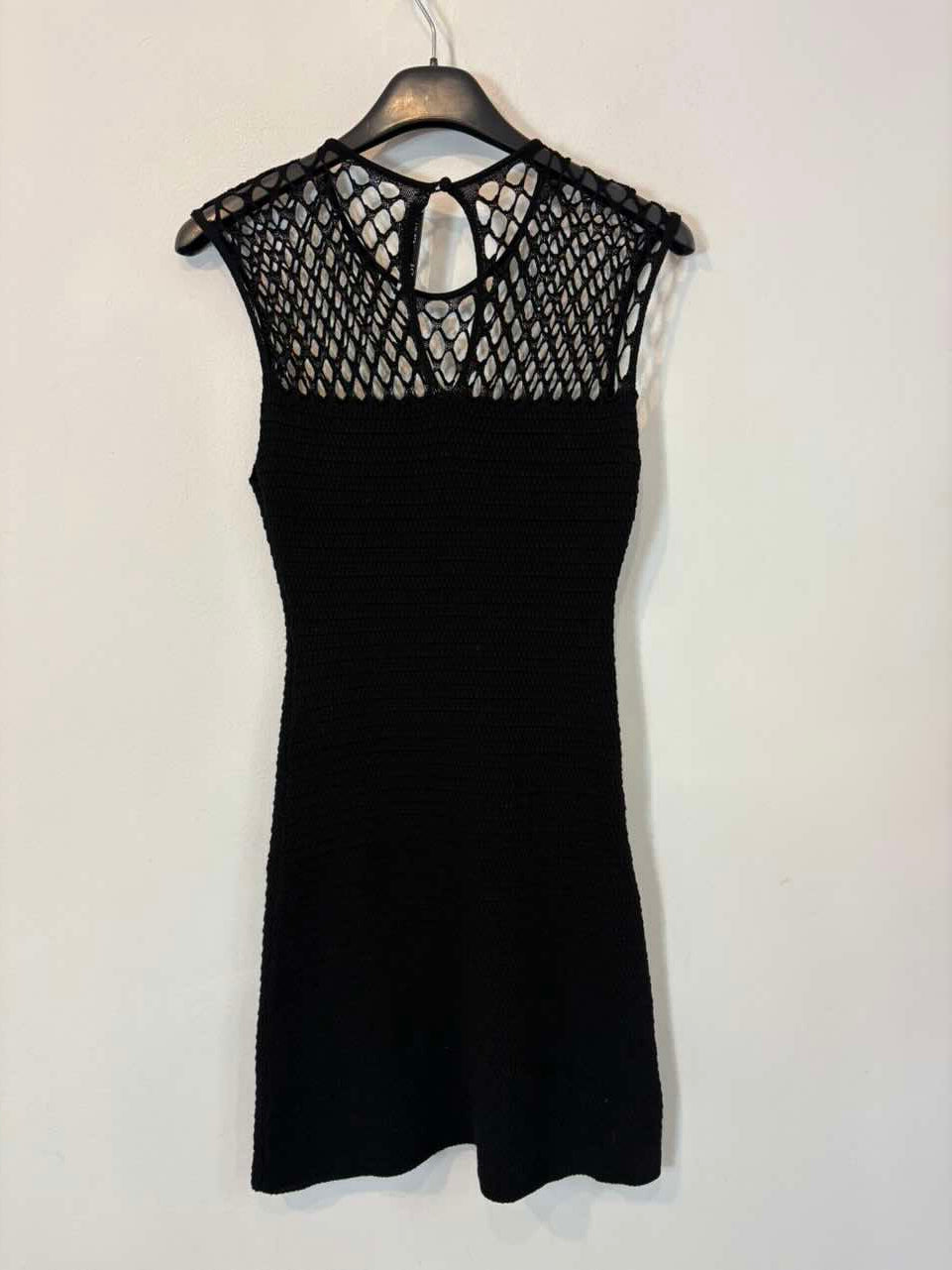 ZARA. Vestido negro croché