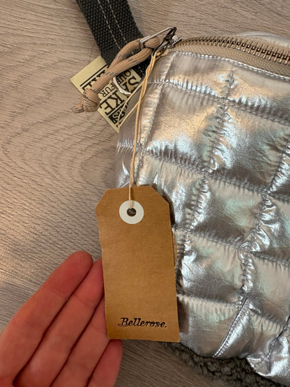 BELLEROSE. Riñonera plateada doble textura