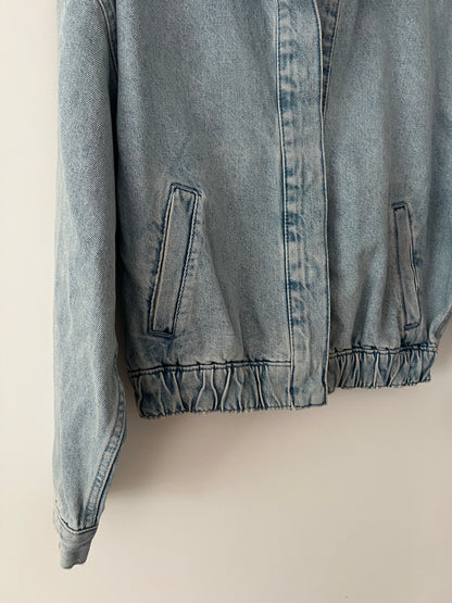 Cazadora denim volumen