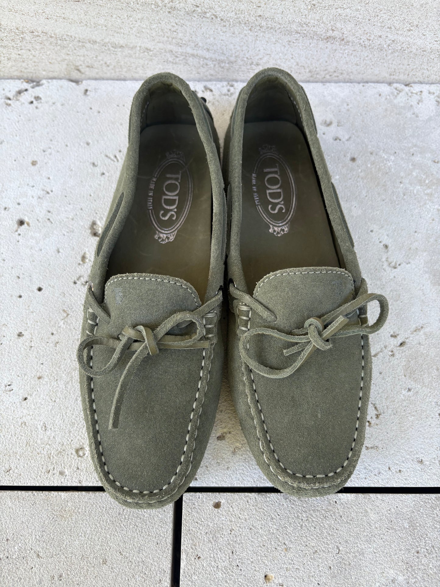 TOD´S . Mocasines piel en verde.  37..5