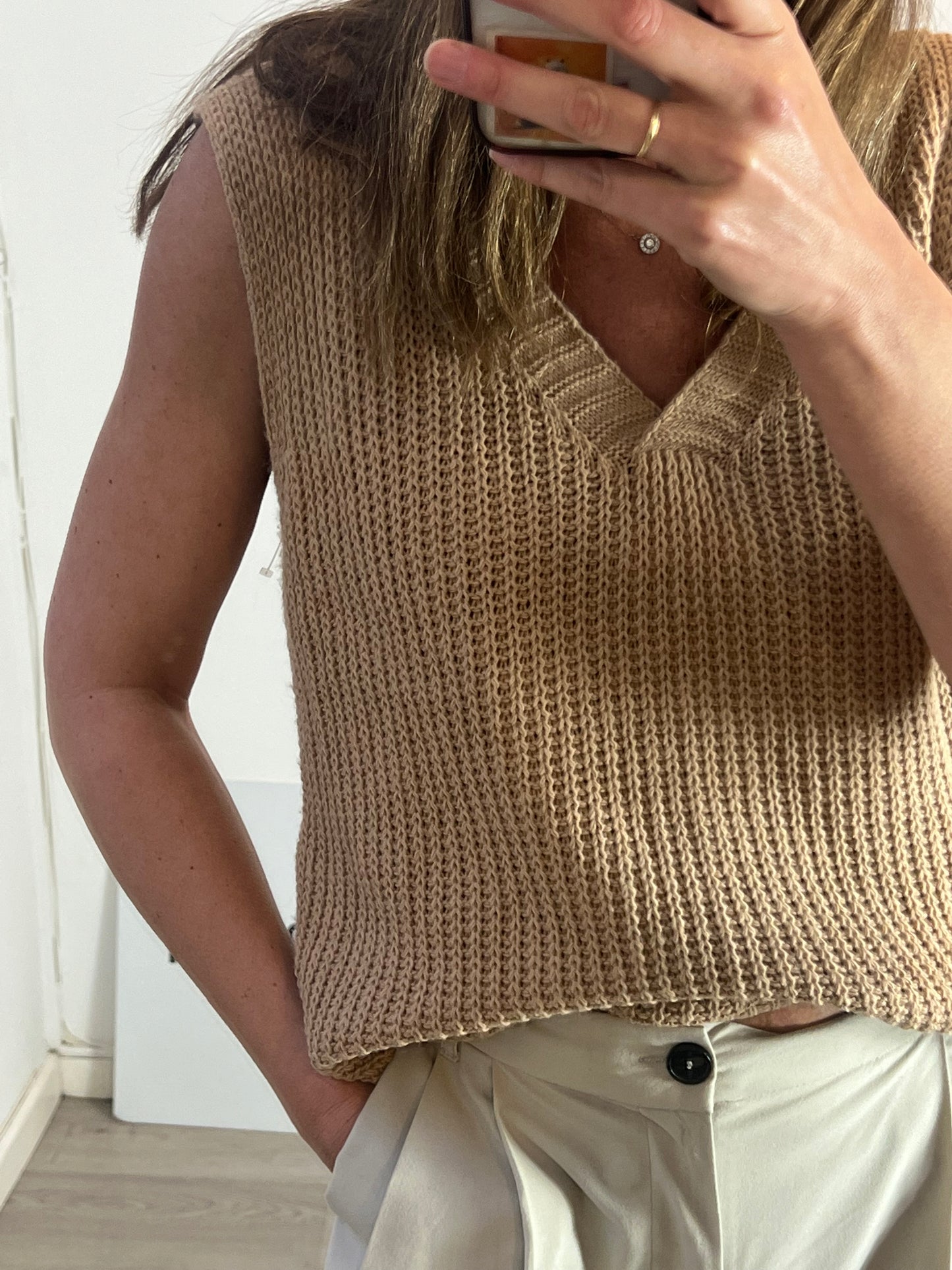 OTRAS. Jersey sin mangas camel T.M