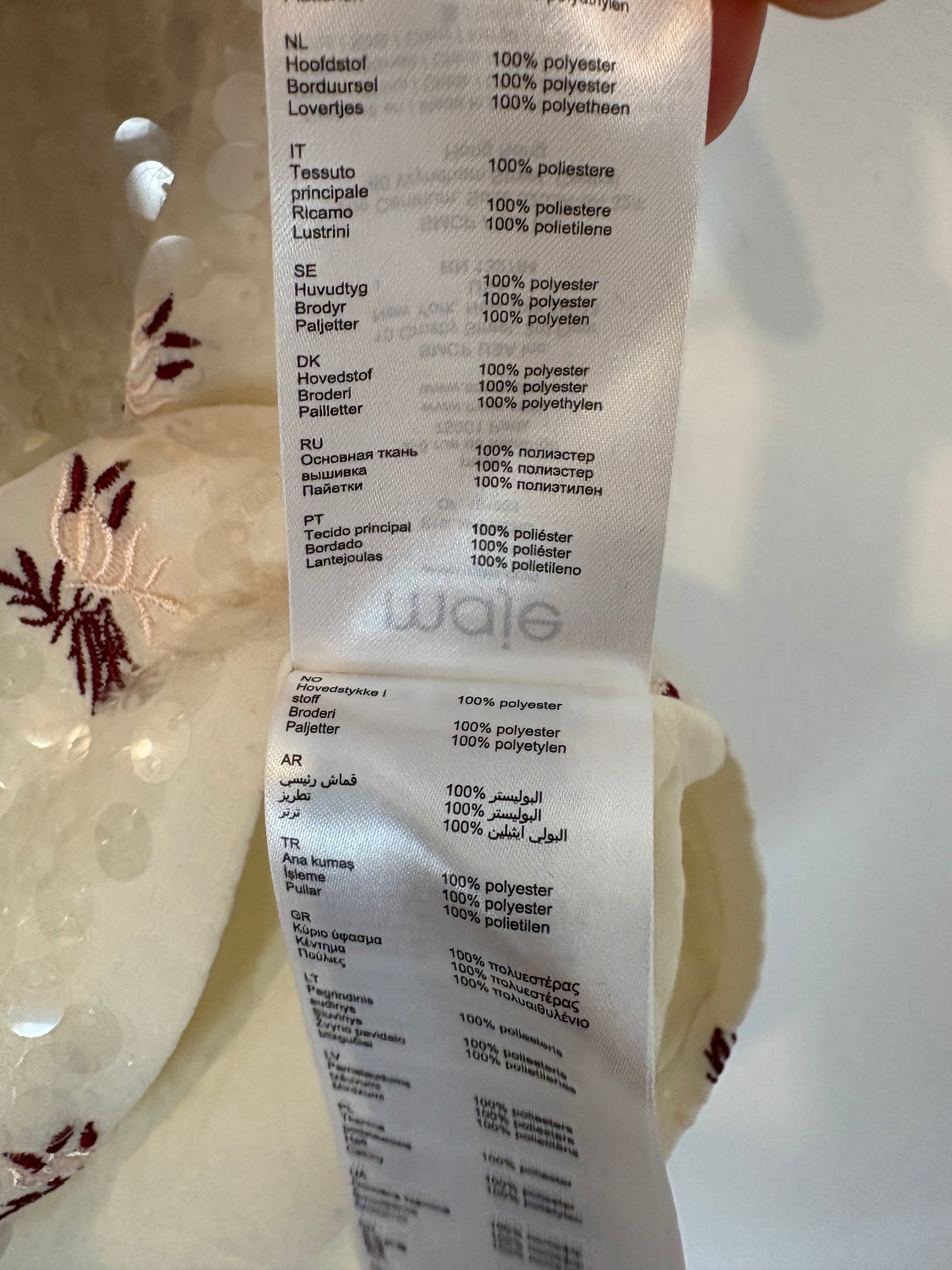 MAJE. Top lentejuelas y bordados