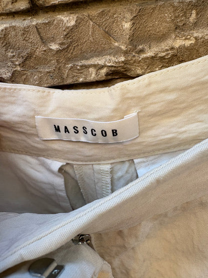 MASSCOB. Pantalón pinzas beige textura