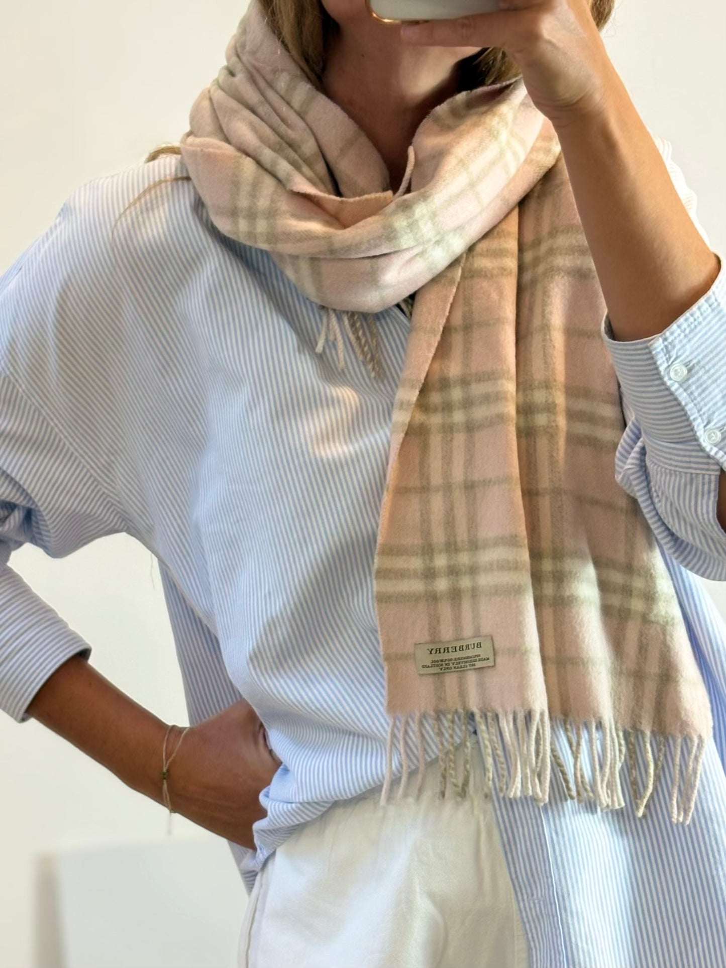 BURBERRY. Bufanda cuadros en rosa lana y cashmere
