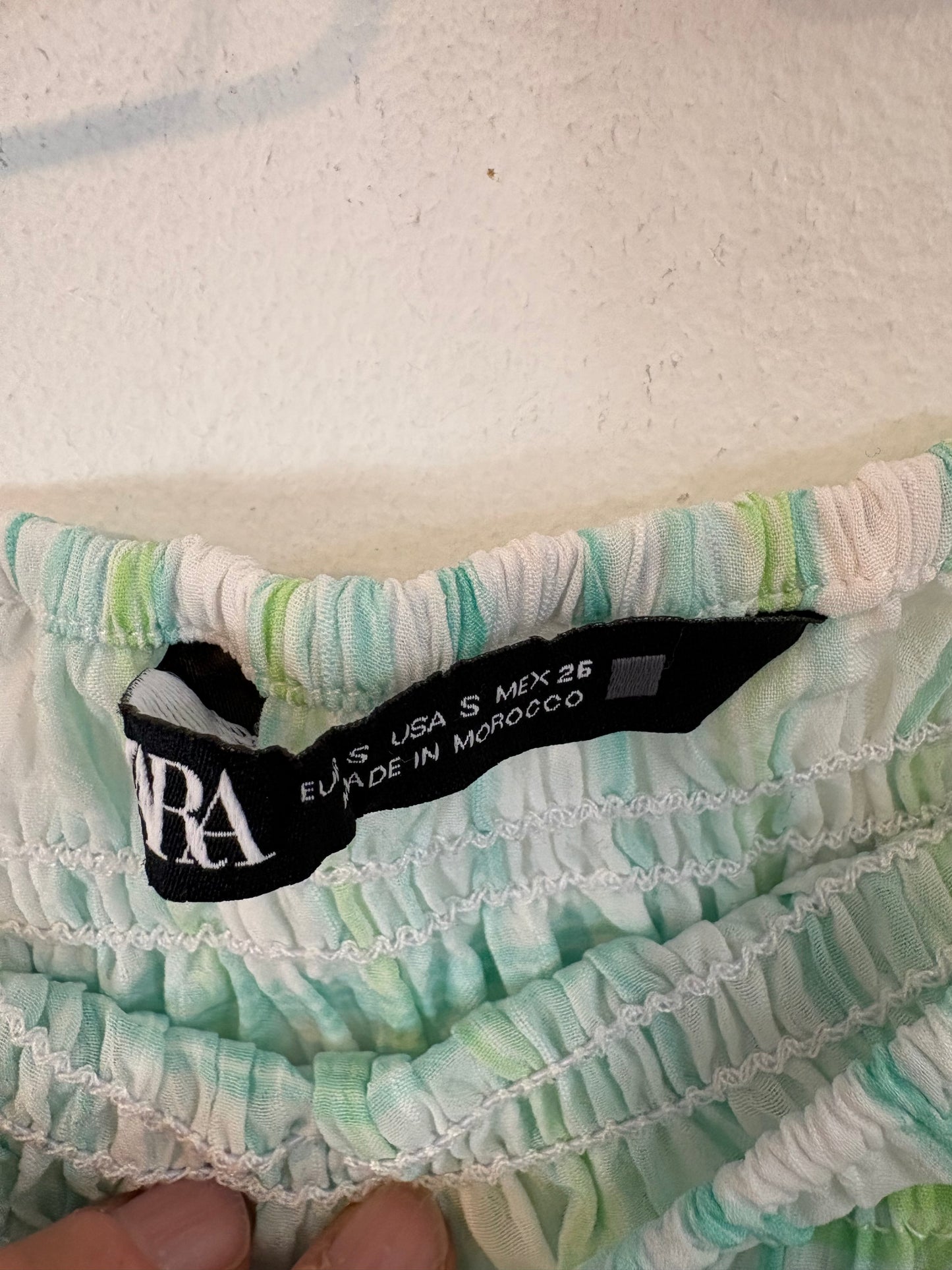 ZARA. falda nido de abeja