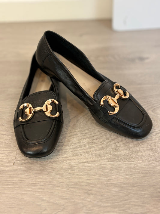 TOP3 SHOES. Black leather loafers. Size 38