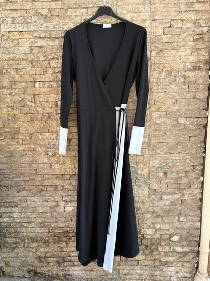 LAURA VECINO. Vestido bicolor cruzado. T S