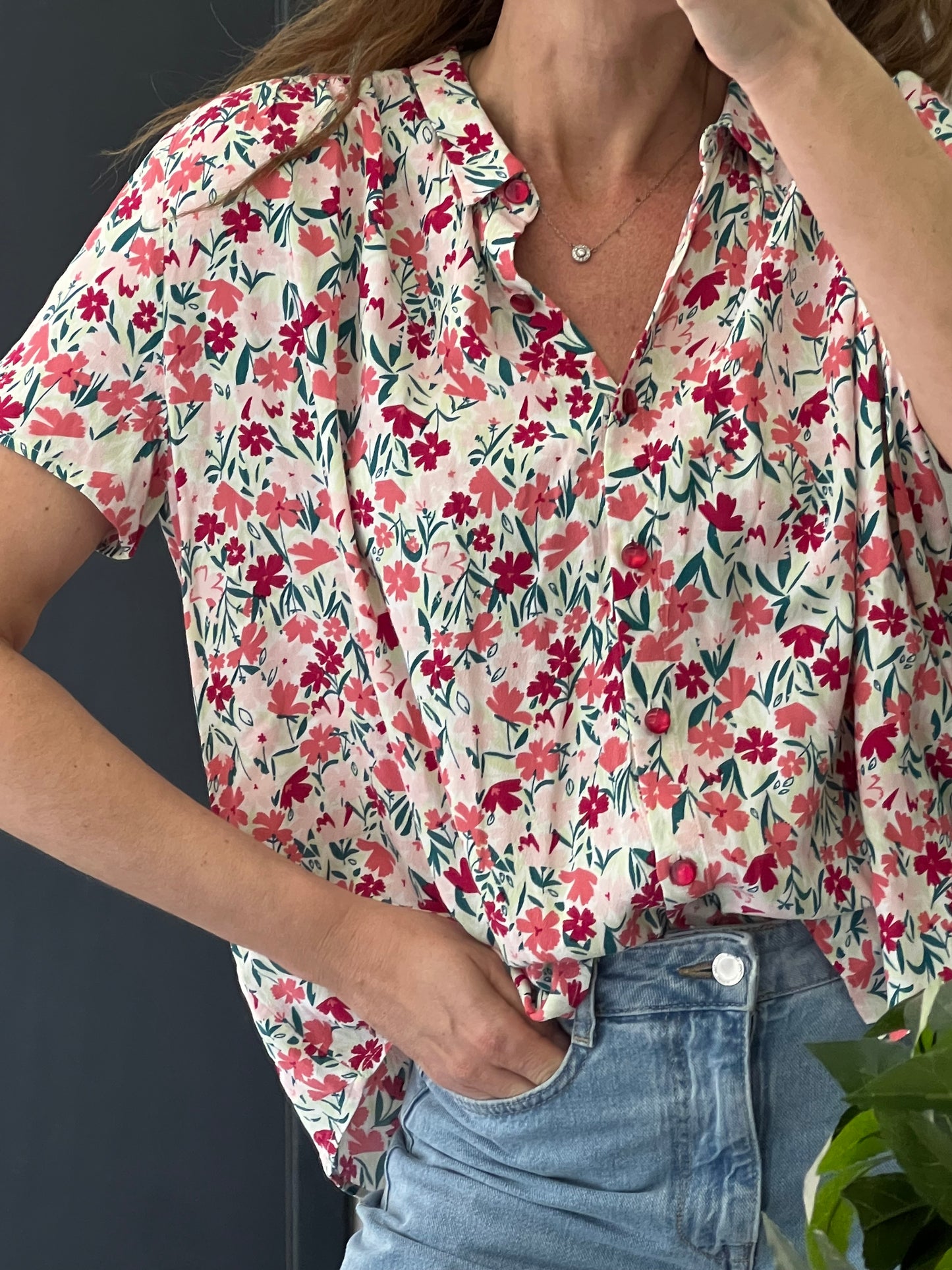 DES PETITS HAUTS. Flowing floral blouse. M