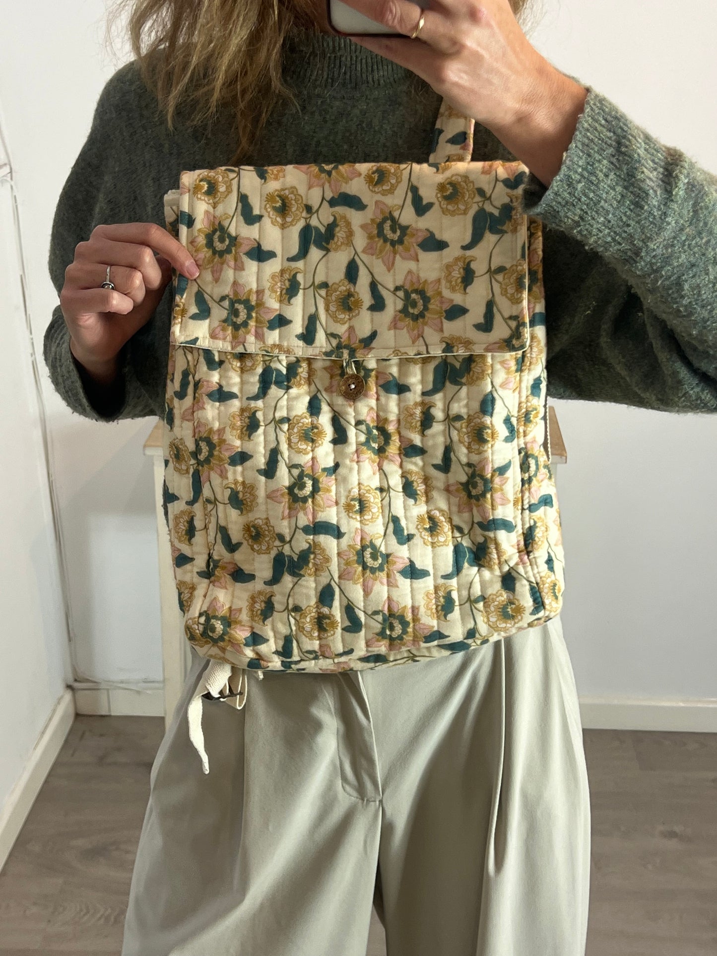 LOUISE MISHA. Mochila beige flores