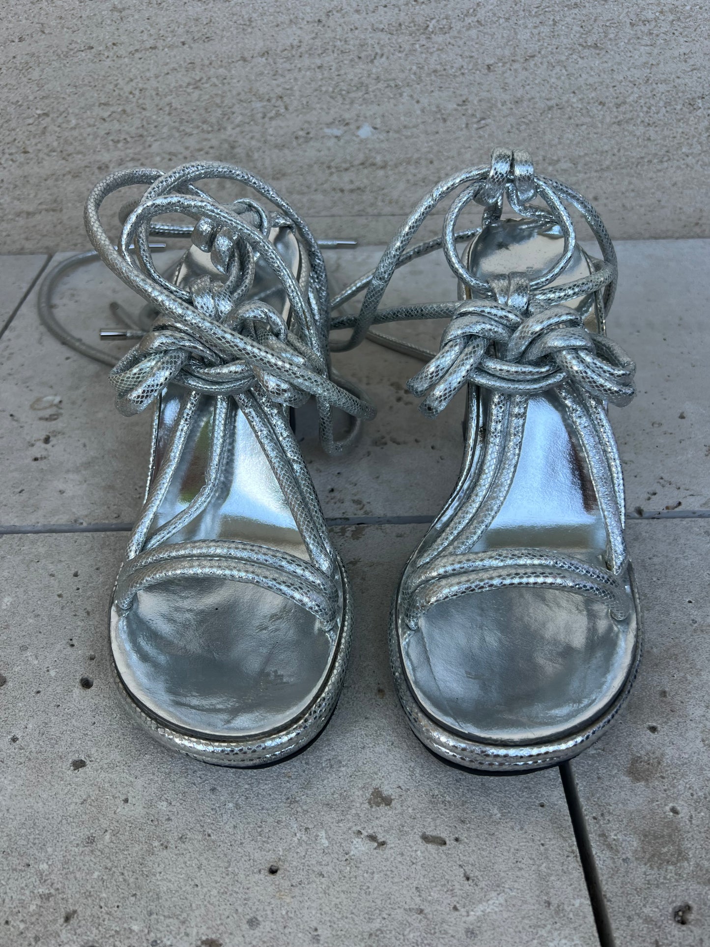 ISABEL MARANT. Sandalia plateada tiras T 39