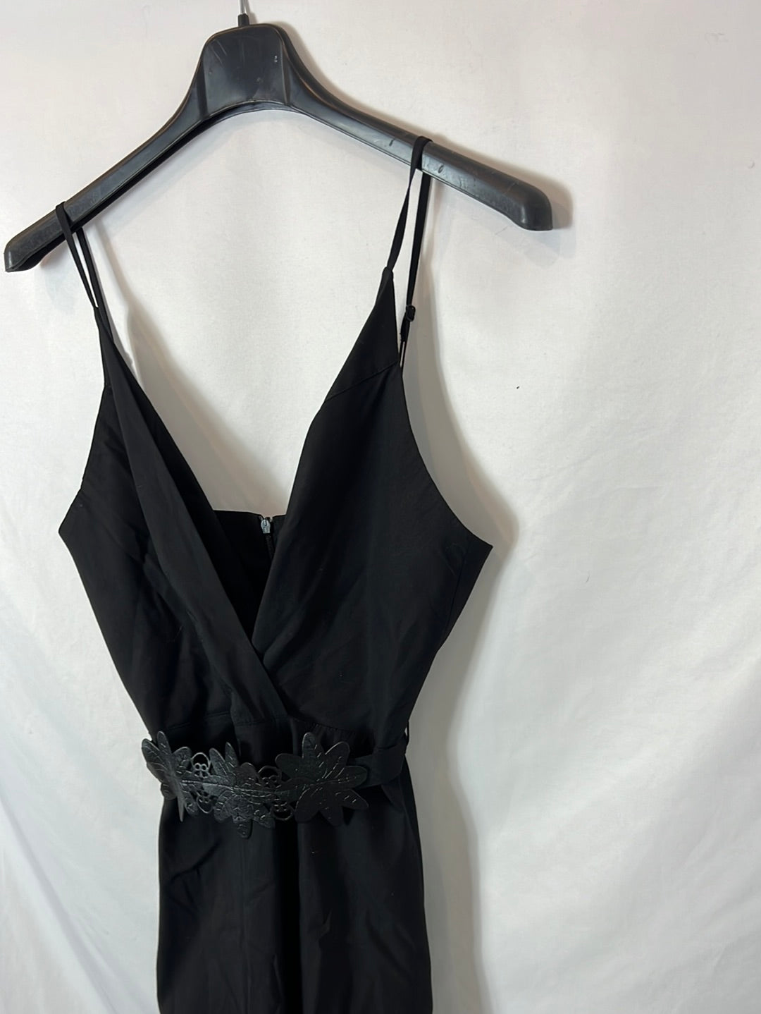ELERIA CORTES. Vestido negro detalle en blanco. T S