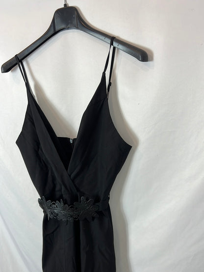 ELERIA CORTES. Vestido negro detalle en blanco. T S