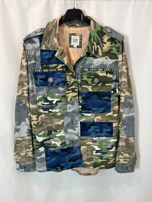 GAP. Chaqueta estampada bolsillos. T M