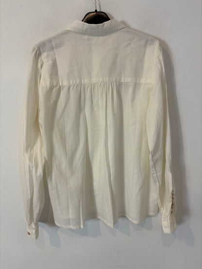 INDI & COLD. Blusa blanca nido de abeja