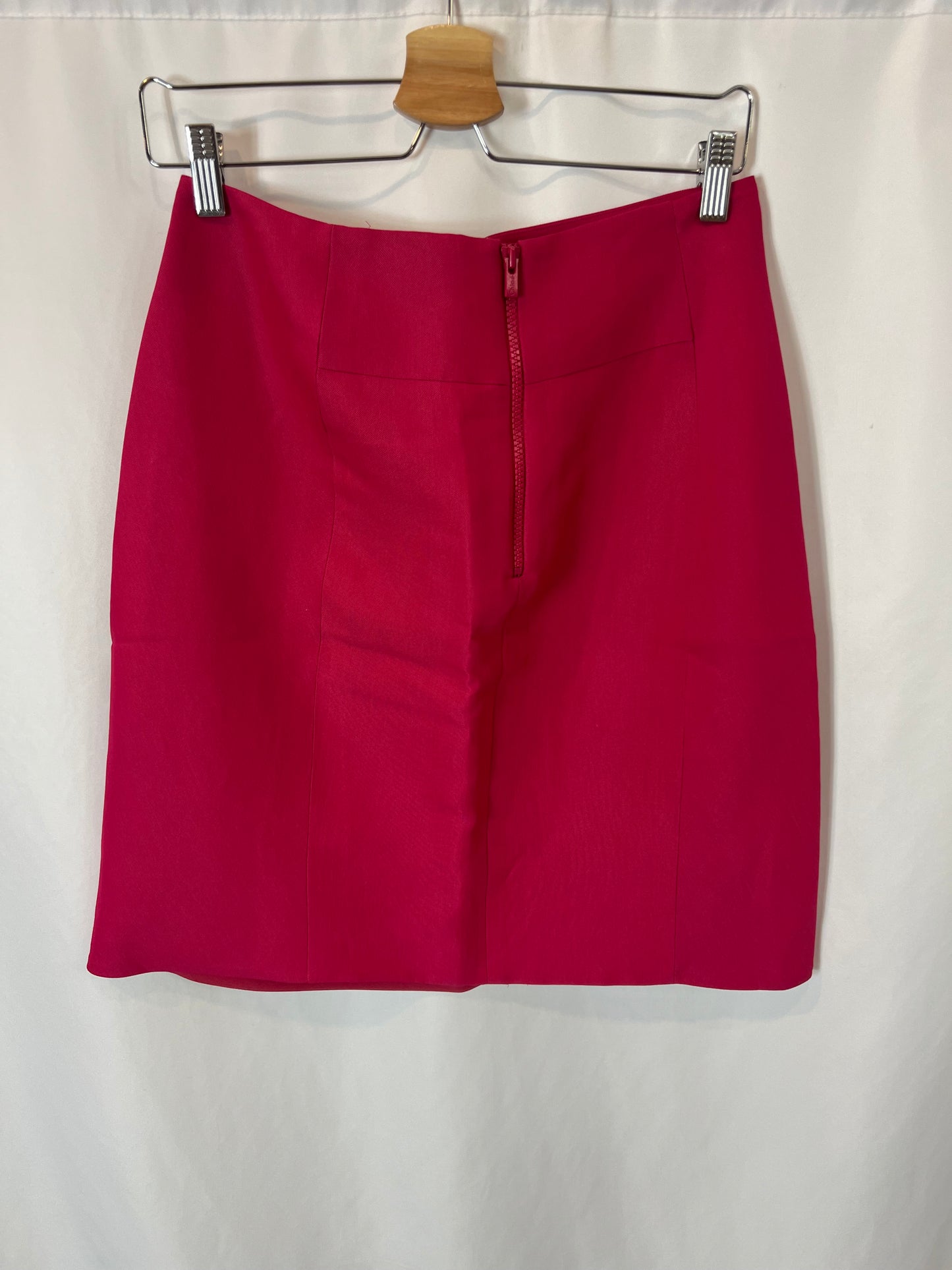 CHLOÉ. Short fuchsia silk skirt. Size 40