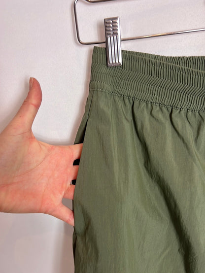 OYSHO. Textured green trousers. TS