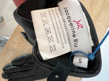 JACQUELINE RIU. Guantes negros piel abalorios