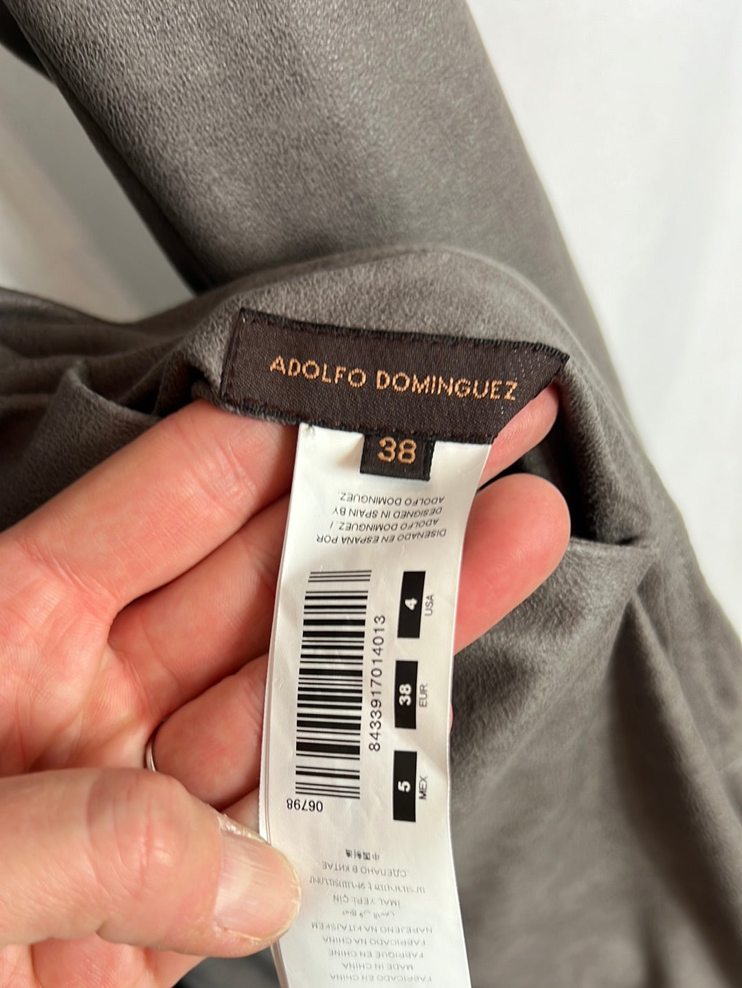 ADOLFO DOMÍNGUEZ. Chaqueta fluida reversible gris y verde. T 38