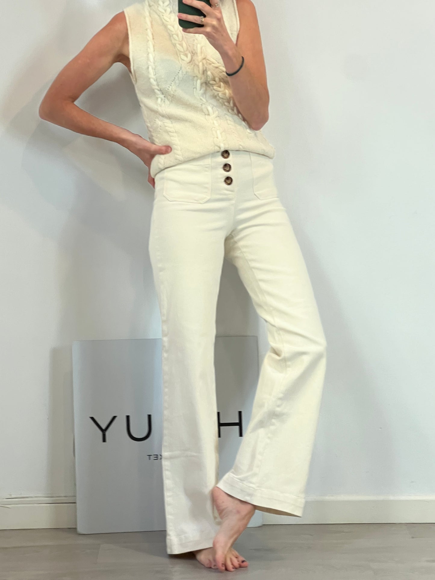 AMEE.Wide beige trousers S. 36