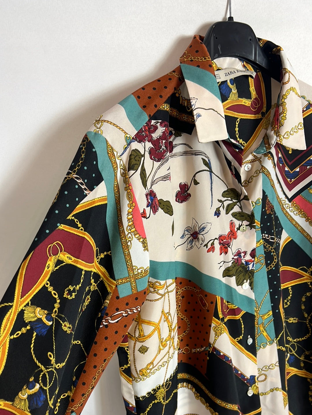 ZARA. Chain print blouse Ts