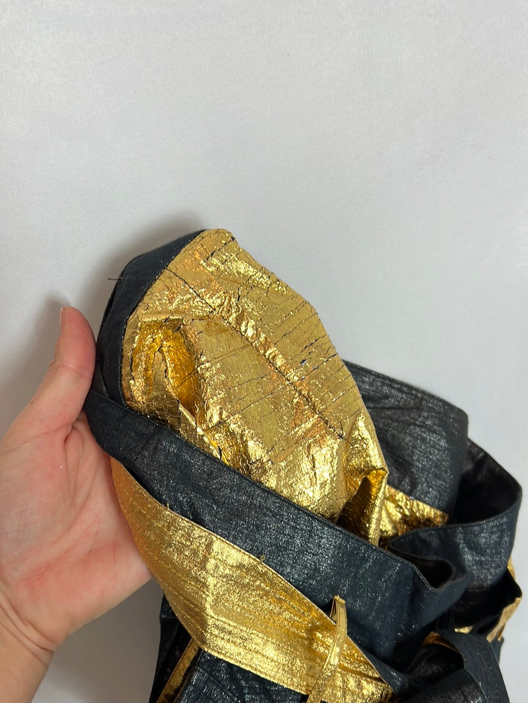 MES DEMOISELLES. Textured trousers in colors. Size 36