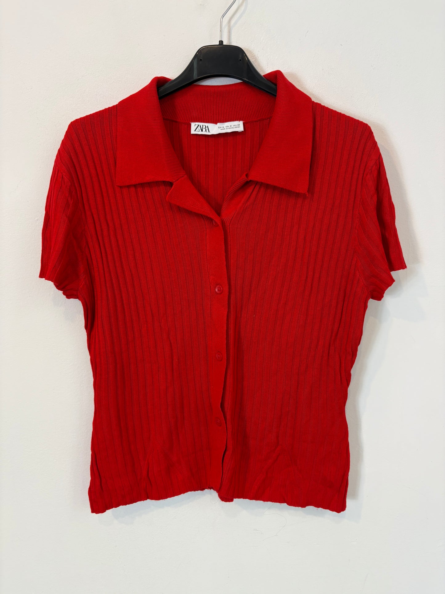 ZARA. Top rojo canalé. T M