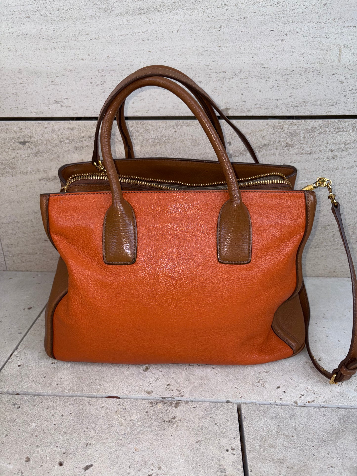 MIU MIU. Bolso tote piel bicolor