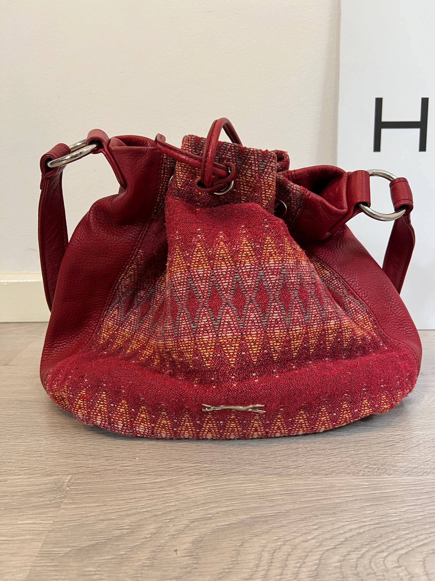 BIMBA Y LOLA. Double-textured sack bag