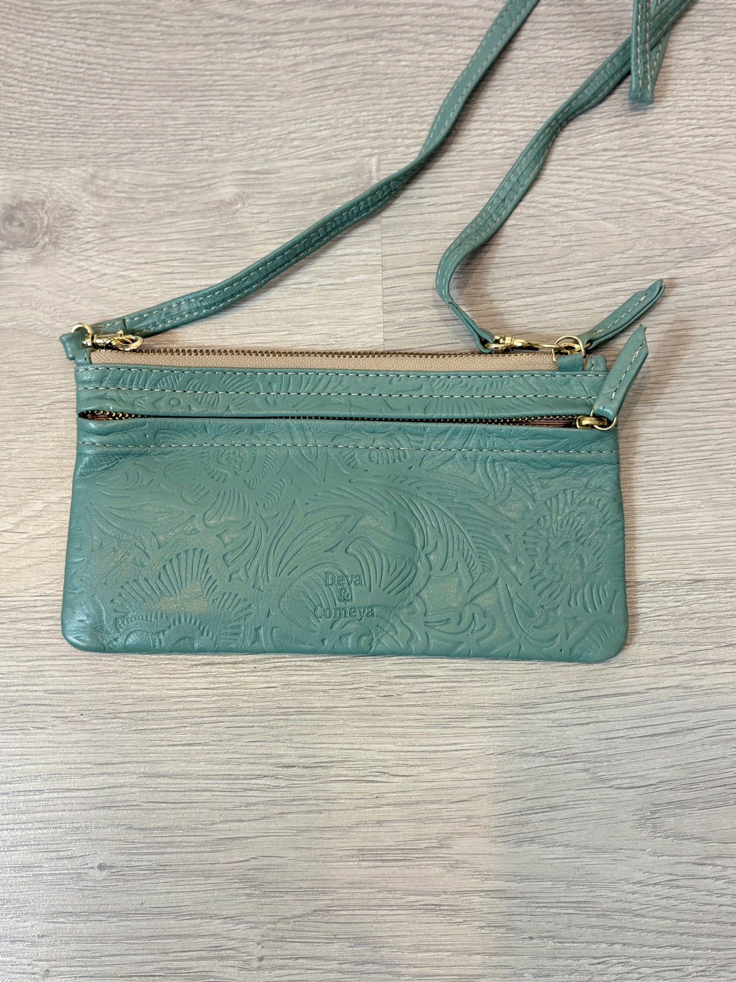 DEVA & COMEYA. Bolso piel troquelada verde agua