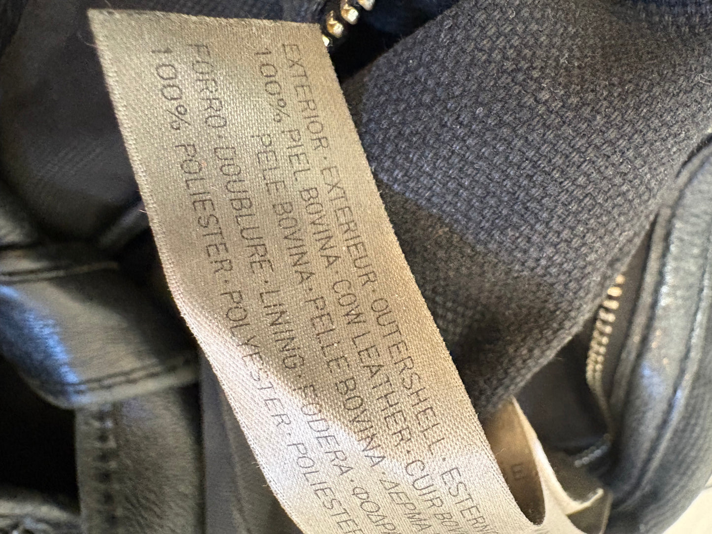 UTERÜE. Bolso negro piel shopper